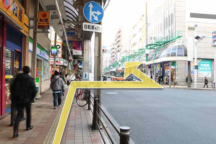 すぐ横断歩道があるので左折して渡ります